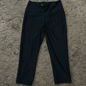 Women’s Nike Dry fit workout leggings. Size XS. Black. Great condition
